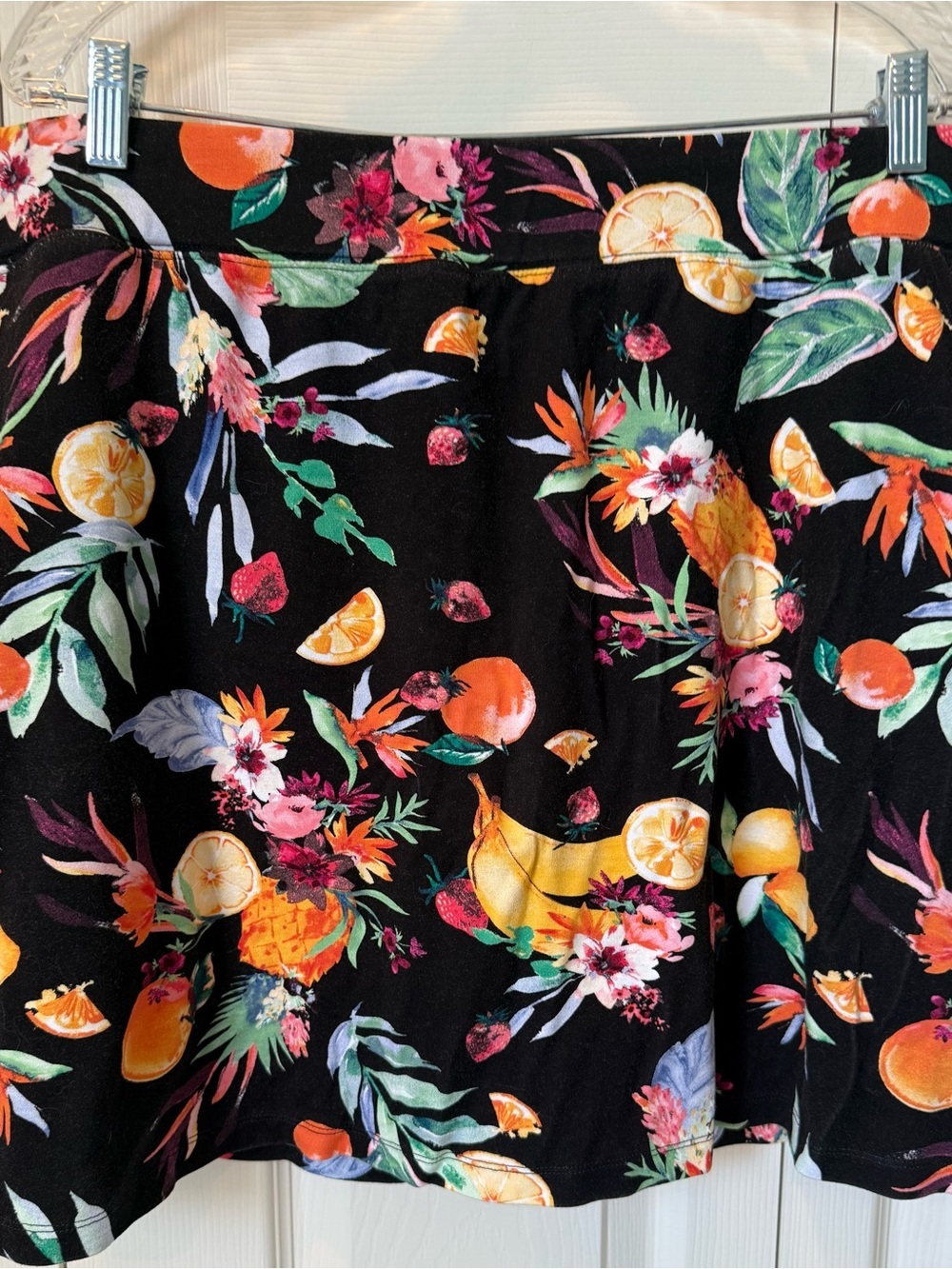 # D&Co. 1X Tropical Floral Citrus Skort in Black